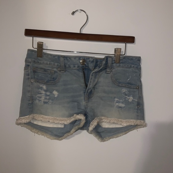 Light blue wash jean shorts from American Eagle - Picture 1 of 4
